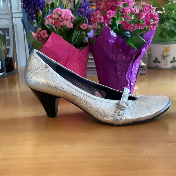 Silver heels! - Picture 4 of 9